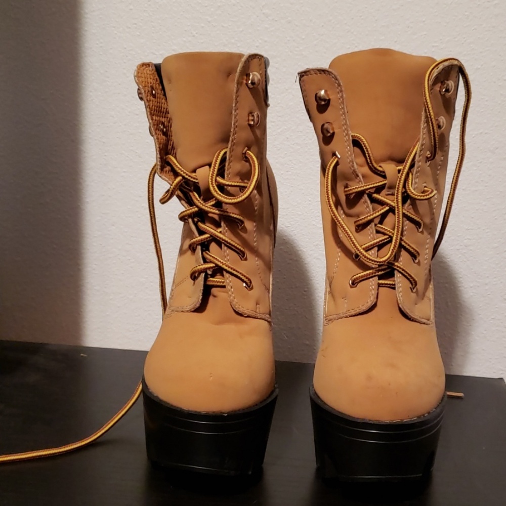 Heels boots